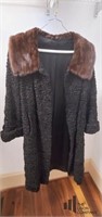 Fourrures Womens Fur Coat