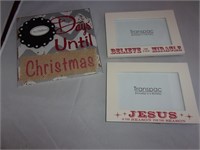 CHRISTMAS WALL HANGING & 2 PHOTO FRAMES