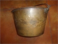 VINTAGE LARGE BRASS POT WITH HANDLE