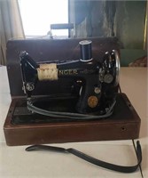 Vintage Singer Sewing Machine with Case