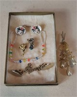 Misc lot of costume jewelry