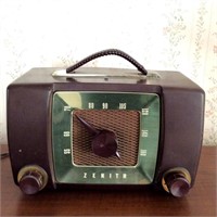 Zenith AM Box Radio, Model H-615, Working