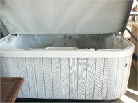 MARQUIS HOT TUB (WORKS BUT HAS A LEAK)