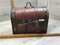 WOOD AND LEATHER DECORATOR TABLE TOP TRUNK