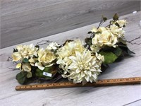 ARCHED SILK FLORAL WALL HANGER