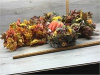 BASKET WITH FALL DÉCOR/ FALL GARLANDS