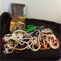 Costume Necklaces & Jewelry Pieces