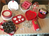 SELECTION OF HEART THEMED ITEMS INCLUDING