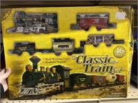 CLASSIC TRAIN WITH LIGHTS & SOUNDS