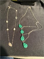 Two necklaces pearls and malachite