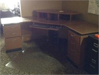 Large corner desk w/drawers