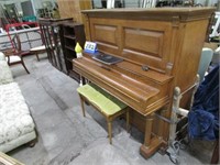 ANTIQUE OAK PIANO IN GREAT CONDITION
