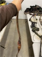 Wooden recurve bow