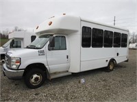 2010 Ford E-450 Super Duty 14 pass. bus parts only