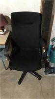 Desk chair / no wheels