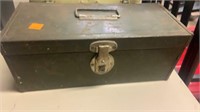Vntg Metal Tool/Fishing Tackle Box