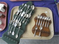 2 spoon rack with spoons