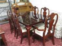 Table With 6 Chairs & Leaf