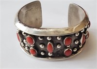Nice coral cuff (missing a bead see picture)