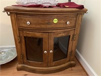 NICE OAK TABLE WITH ONE DRAWER AND STORAGE