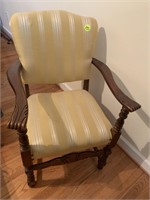 BEAUTIFUL UPHOLSTERED CHAIR WITH WOOD ACCENTS