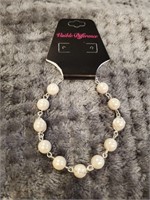 Visible Difference Pearl/Silver Bracelet