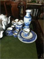 Blue & White Porcelain & Blue Willow Lot