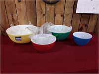 4-pc Vintage Pyrex Colored Mixing Bowls