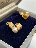 Vintage 14k Earrings with Leaf and Pearl design