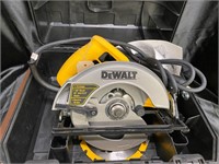 NEW Dewalt DW369 Circular saw with case