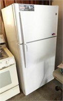 Lot #591 - GE model GTS21F Refrigerator/freezer