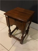 Sm. Cherry Accent Table w/ 4 Pull Out Trays