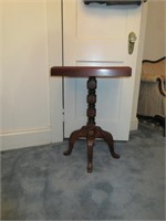 Square Wooden Accent Table great condition