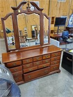 AMERICAN DREW 9-DRAWER DRESSER/MIRROR