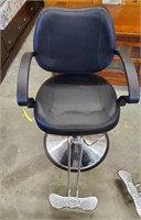 ADJUSTABLE HEIGHT SALON CHAIR