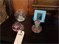 COASTERS, GLASS PAPER WEIGHTS, 5 DECORATOR PICTURE