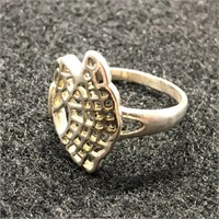 STERLING SILVER LADIES RING SIZE 7