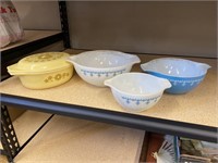 Pyrex bowls and cover dish.