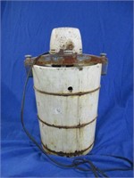 Old wooden ice cream maker - working order