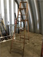 8’ WOODEN DECOR LADDER