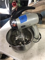 SUNBREAM STAND MIXER W/ BOWLS & BEATERS