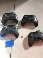 4 XBOX CONTROLLERS