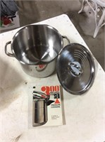 Pressure cooker with recipe book