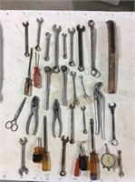 Miscellaneous tools, wrenches and wire brush