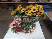 Lot of baskets with fake flowers