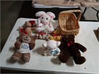 Lot of Bears and Wicker basket