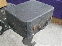 suitcase windup phonograph Silvertone super deluxe