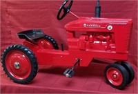 Farmall Super M Diecast Pedal Tractor - new cond.