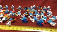 Tuffcase filled with Smurf figurines