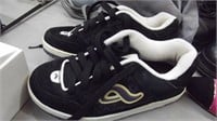 ADIO WOMENS SIZE 6 SHOES